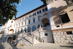 COMUNICATO STAMPA: La Scuola media superiore Italiana di Rovigno &egrave; ufficialmente intitolata ad Antonio Borme. / PRIOPĆENJE ZA MEDIJE Talijanska srednja &scaron;kola Rovinj službeno nosi ime Antonia Bormea.