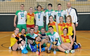 Piazza pulita al torneo di pallavolo per le Scuole della CNI