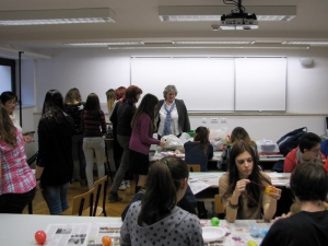 Laboratorio creativo per il mercatino di Natale