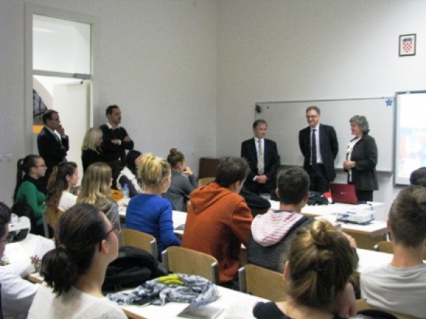 I MATURANDI INCONTRANO IL MAGNIFICO RETTORE DELL'UNIVERSIT&Agrave; DI TRIESTE