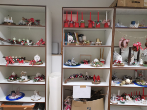 Preparativi per il Mercatino con il marchio SMSIR